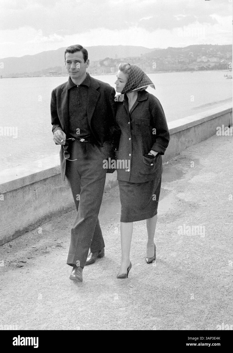17 avril 2007 - Festival de Cannes. Festival de Cannes. Simone Signoret et Yves Montand sur la croisette le 2 mai 1959. Â© JDF / PIXPLANETE PIXPLANETE. CRÉDIT : PIXPLANETE- K55874PP(crédit image : © Globe photos/ZUMAPRESS.com) Banque D'Images