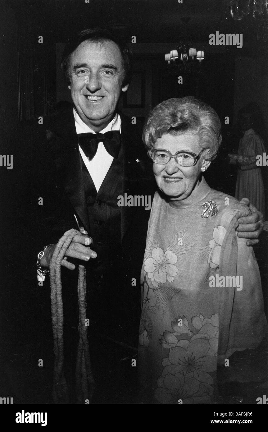 19 juillet 2011 - JIM NABORS donne une fête d'anniversaire pour sa mère Mavis Pearl Newman à l'hôtel Beverly Hills. (Crédit image : © Globe photos/ZUMAPRESS.com) Banque D'Images