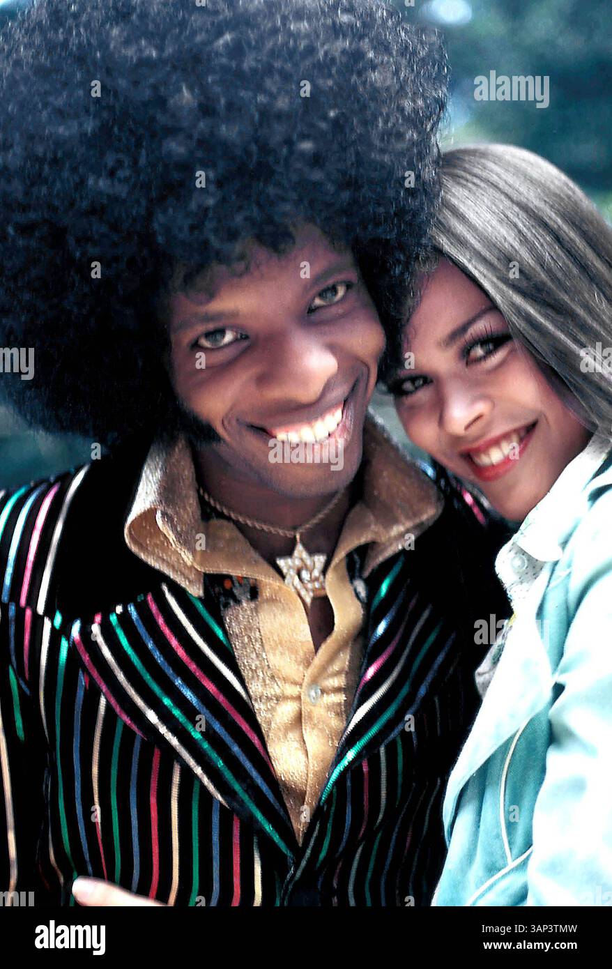 1976 : SLY STONE et sa femme, KATHY. (Crédit image : © Globe photos via ZUMA Press Wire) Banque D'Images