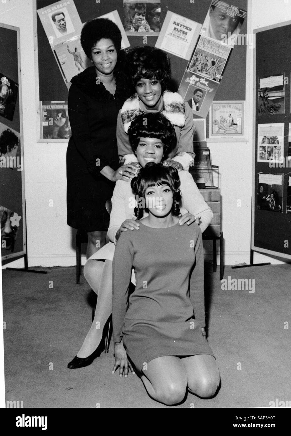 Jan. 1, 2011 - INSPIRATIONS DOUCES. CISSY HOUSTON MYRNA SMITH. SYLVIA SHEMWELL ESTELLE MARRON. DE HAUT EN BAS. (Crédit image : © Globe photos/ZUMAPRESS.com) Banque D'Images Jan. 1, 2011 - INSPIRATIONS DOUCES. CISSY HOUSTON MYRNA SMITH. SYLVIA SHEMWELL ESTELLE MARRON. DE HAUT EN BAS. (Crédit image : © Globe photos/ZUMAPRESS.com) Banque D'Images