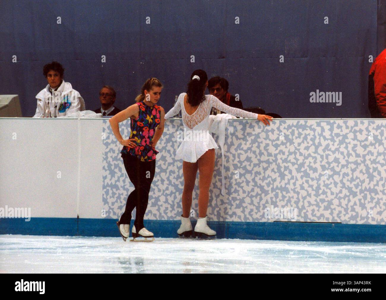 1ER JANVIER 2011 - TONYA HARDING ET NANCY KERRIGAN. PATINAGE ARTISTIQUE LILLEHAMMER 1994 .2/17/1994.Â©NTB/(crédit image : © Globe photos/ZUMAPRESS.com) Banque D'Images
