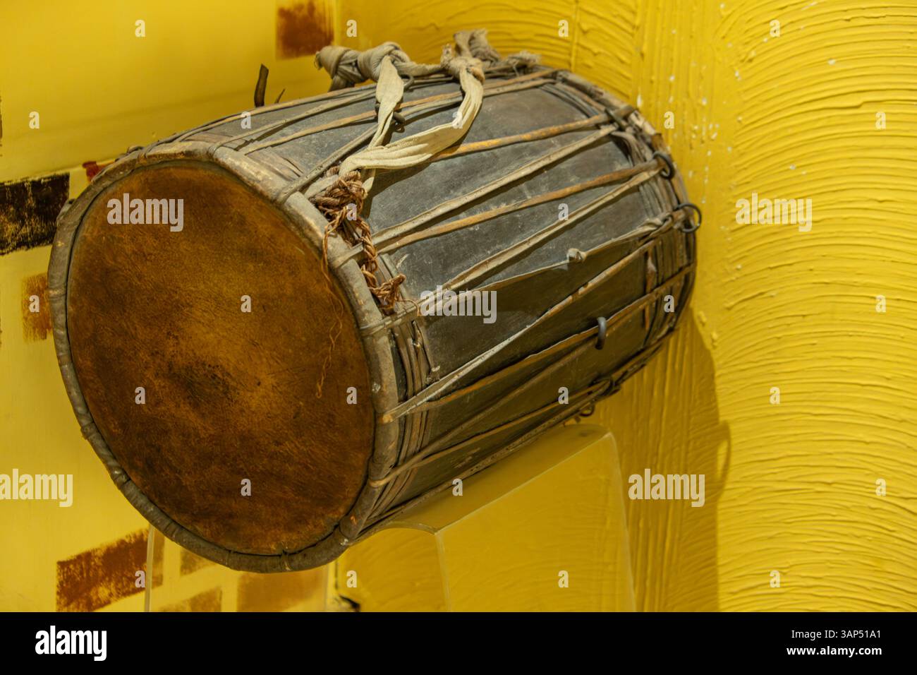 Une Bada Dhola de Balasore. Instruments de musique traditionnels Odia. Banque D'Images Une Bada Dhola de Balasore. Instruments de musique traditionnels Odia. Banque D'Images