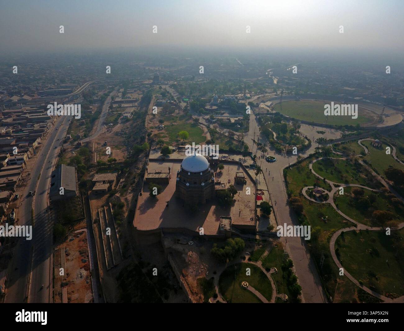 Vue aérienne de la tombe de Hazrat Shah Rukn-e-Alam, Multan, Pakistan. Banque D'Images