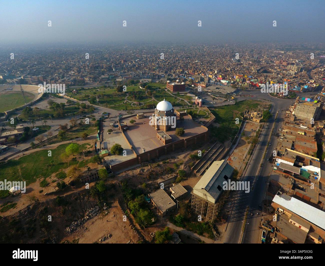Vue aérienne de la tombe de Hazrat Shah Rukn-e-Alam, Multan, Pakistan. Banque D'Images