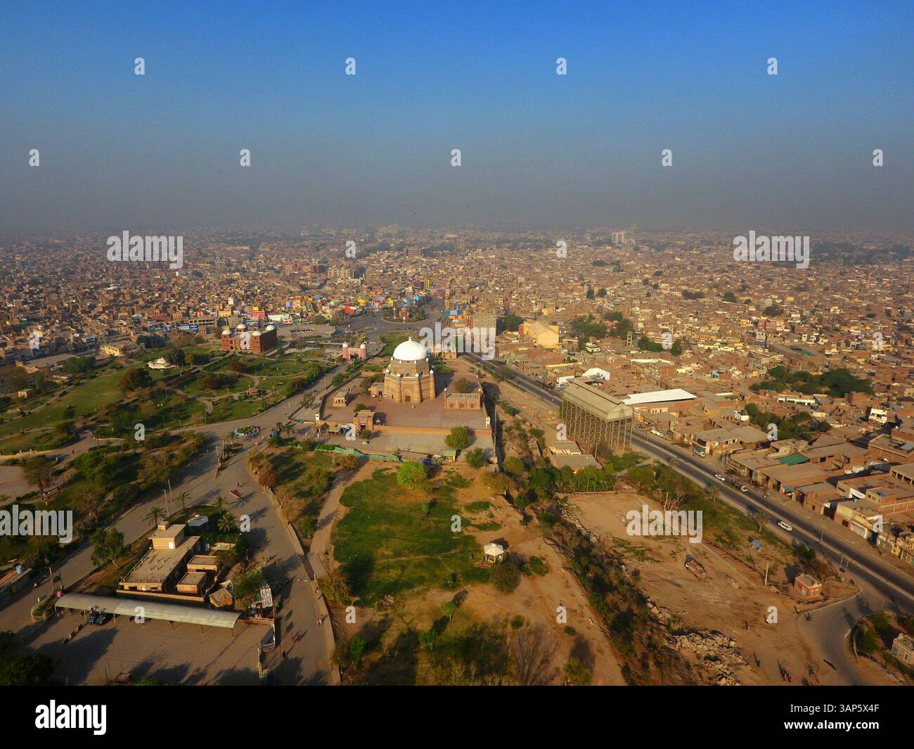 Vue aérienne de la tombe de Hazrat Shah Rukn-e-Alam, Multan, Punjab, Pakistan. Banque D'Images