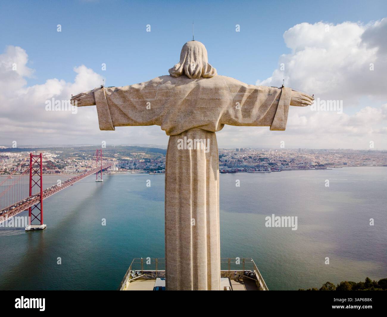Vue aérienne de la statue de Cristo Rei, Lisbonne, Portugal Banque D'Images