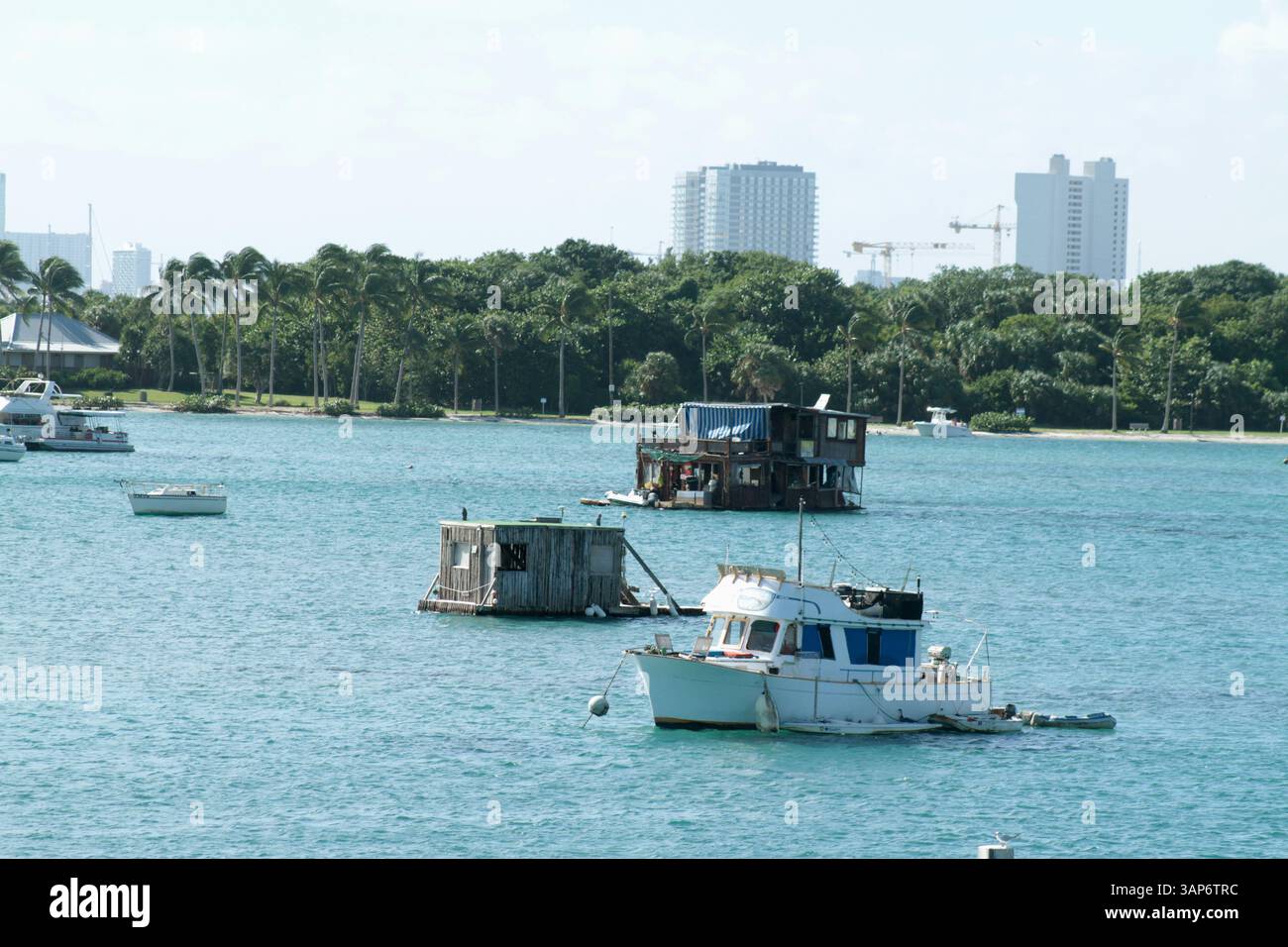 Floride, États-Unis. Péniches et autres embarcations à Riviera Beach Intracoastal. Banque D'Images