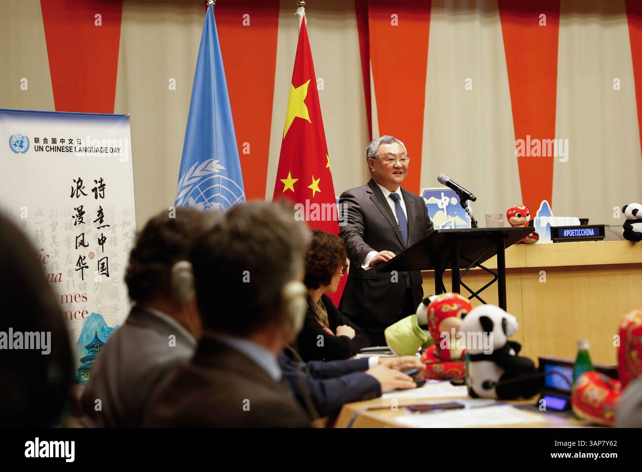 New York, USA.15th avril 2025. Fu Cong, représentant permanent de la Chine auprès de l'ONU, prononce un discours lors de la cérémonie d'ouverture de la Journée de la langue chinoise 2025 au siège de l'ONU le 15 avril 2025 à New York. Crédit : Liao Pan/China News Service/Alamy Live News Banque D'Images
