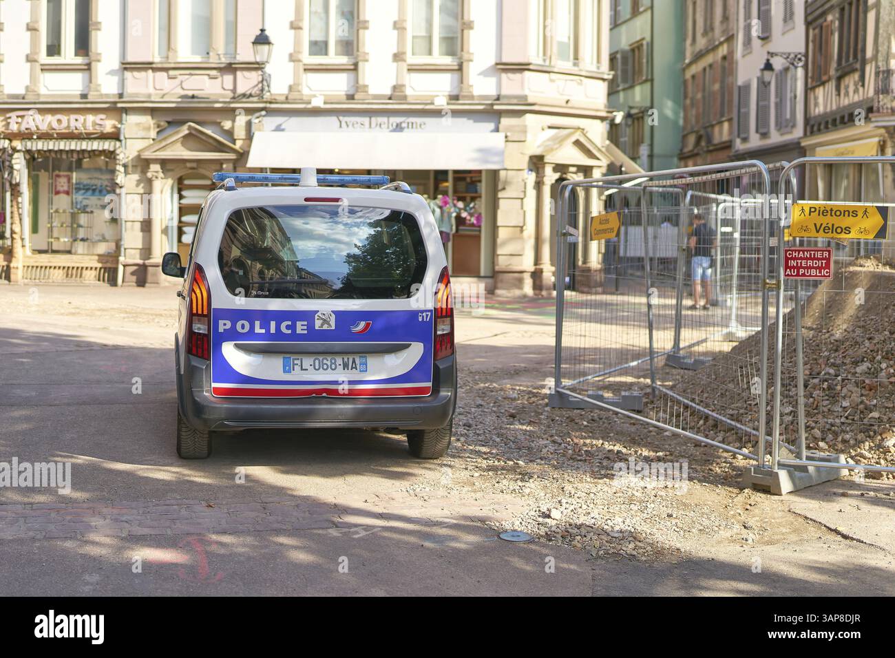 Voiture de police française en patrouille Banque D'Images
