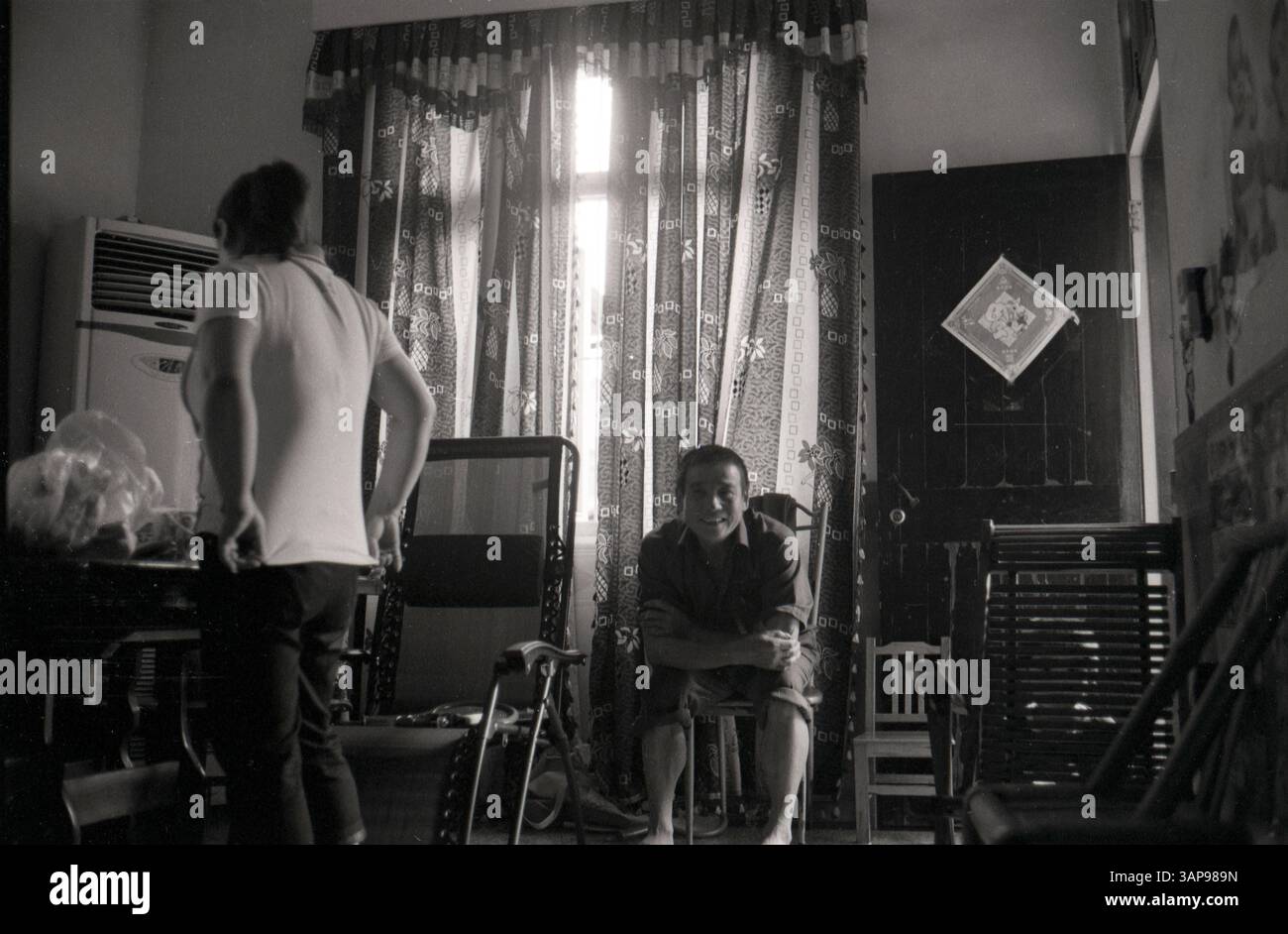 Rural Chinese Family Interior - la vie quotidienne dans la campagne du début des années 2000 Home Banque D'Images