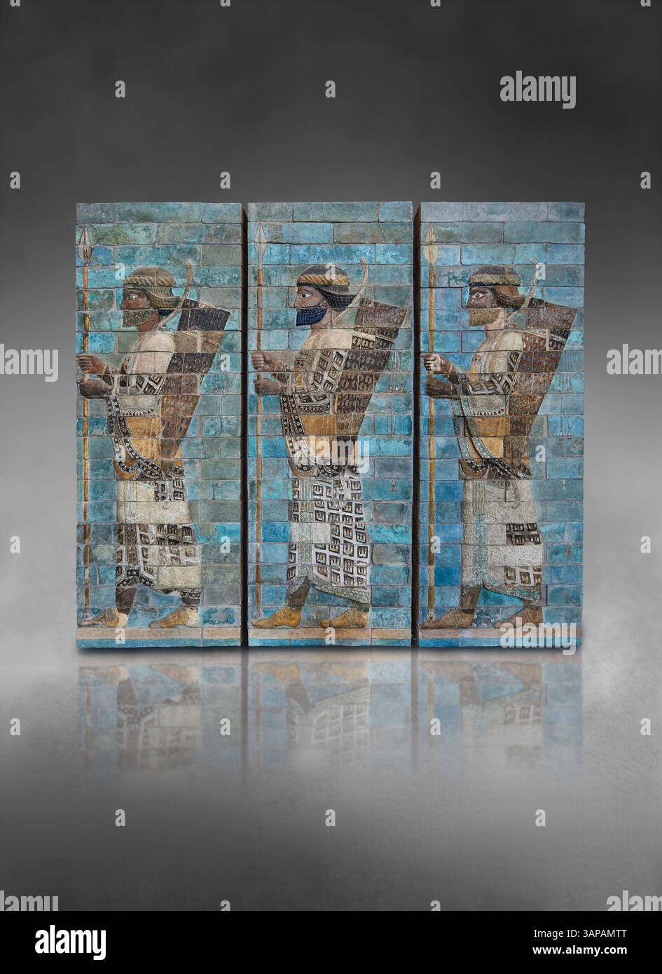 Panneaux en terre cuite vitrée colorés représentant des archers persans. Du règne de Darius 1er et du premier Empire persan ou achéménide vers 510 Banque D'Images