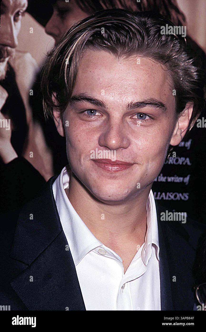 1 JANVIER 2011 - LEONARDO DICAPRIO À L'ÉCLIPSE TOTALE. PREMIÈRE, NEW YORK 11-1-1995.#17129.© ANTHONY SAVIGNANO/(crédit image : © Globe photos/ZUMAPRESS.com) Banque D'Images 1 JANVIER 2011 - LEONARDO DICAPRIO À L'ÉCLIPSE TOTALE. PREMIÈRE, NEW YORK 11-1-1995.#17129.© ANTHONY SAVIGNANO/(crédit image : © Globe photos/ZUMAPRESS.com) Banque D'Images