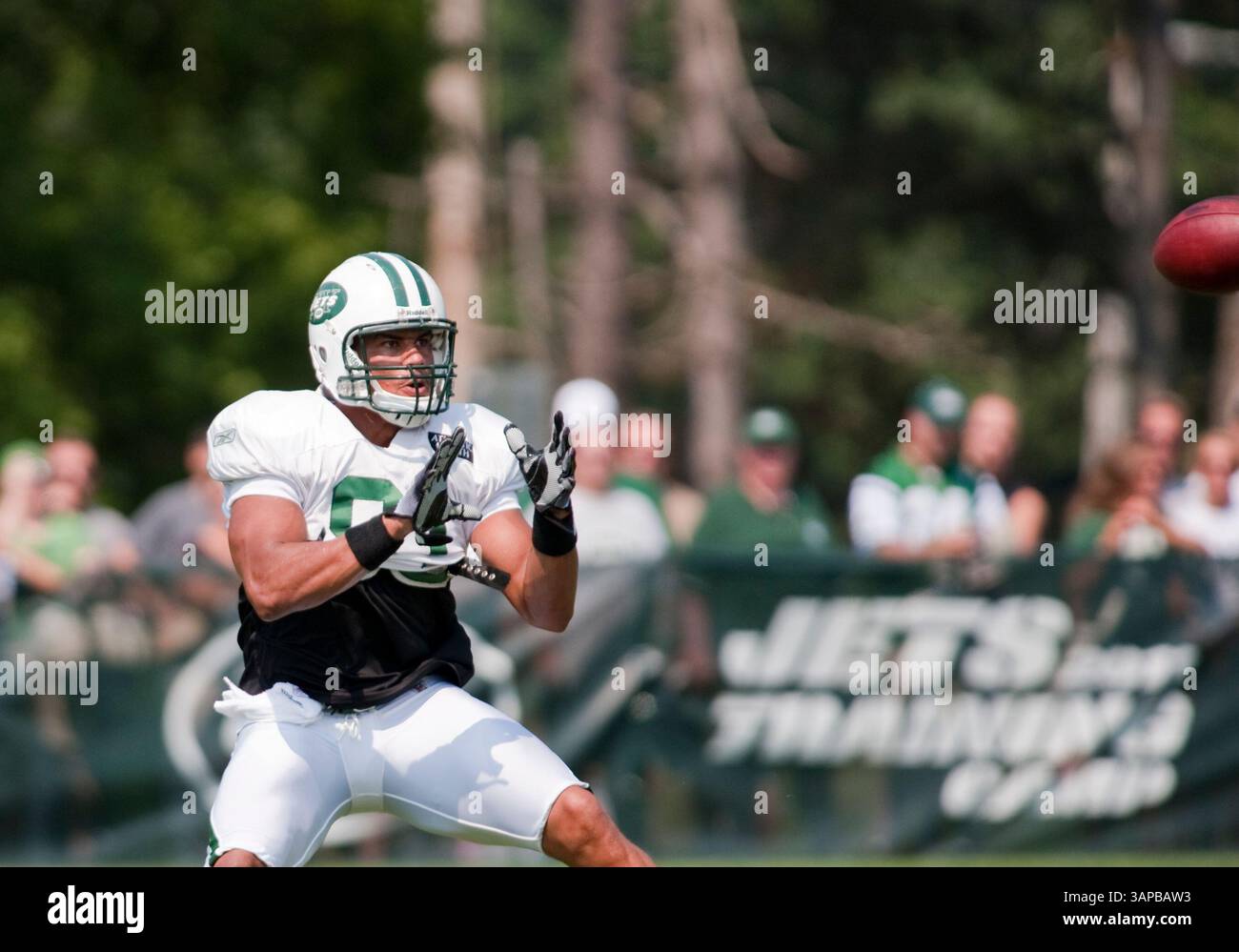 19 août 2011 : le Tight End des jets de New York, Dustin Keller (81 ans), se prépare à attraper un laissez-passer lors de l'entraînement au centre de formation en santé des jets Atlantic à Florham Park, New Jersey. (Crédit image : © Duncan Williams/Cal Sport Media/ZUMAPRESS.com) Banque D'Images