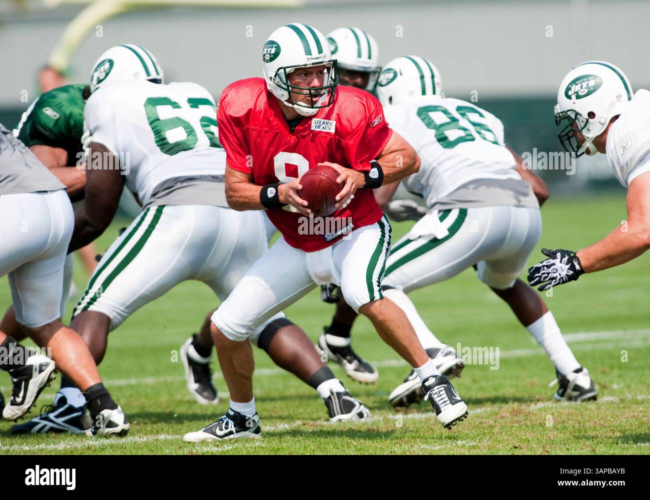 19 août 2011 : le quarterback des jets de New York Mark Brunell (8 ans) lors de la pratique au centre de formation des jets Atlantic Health à Florham Park, New Jersey. (Crédit image : © Duncan Williams/Cal Sport Media/ZUMAPRESS.com) Banque D'Images