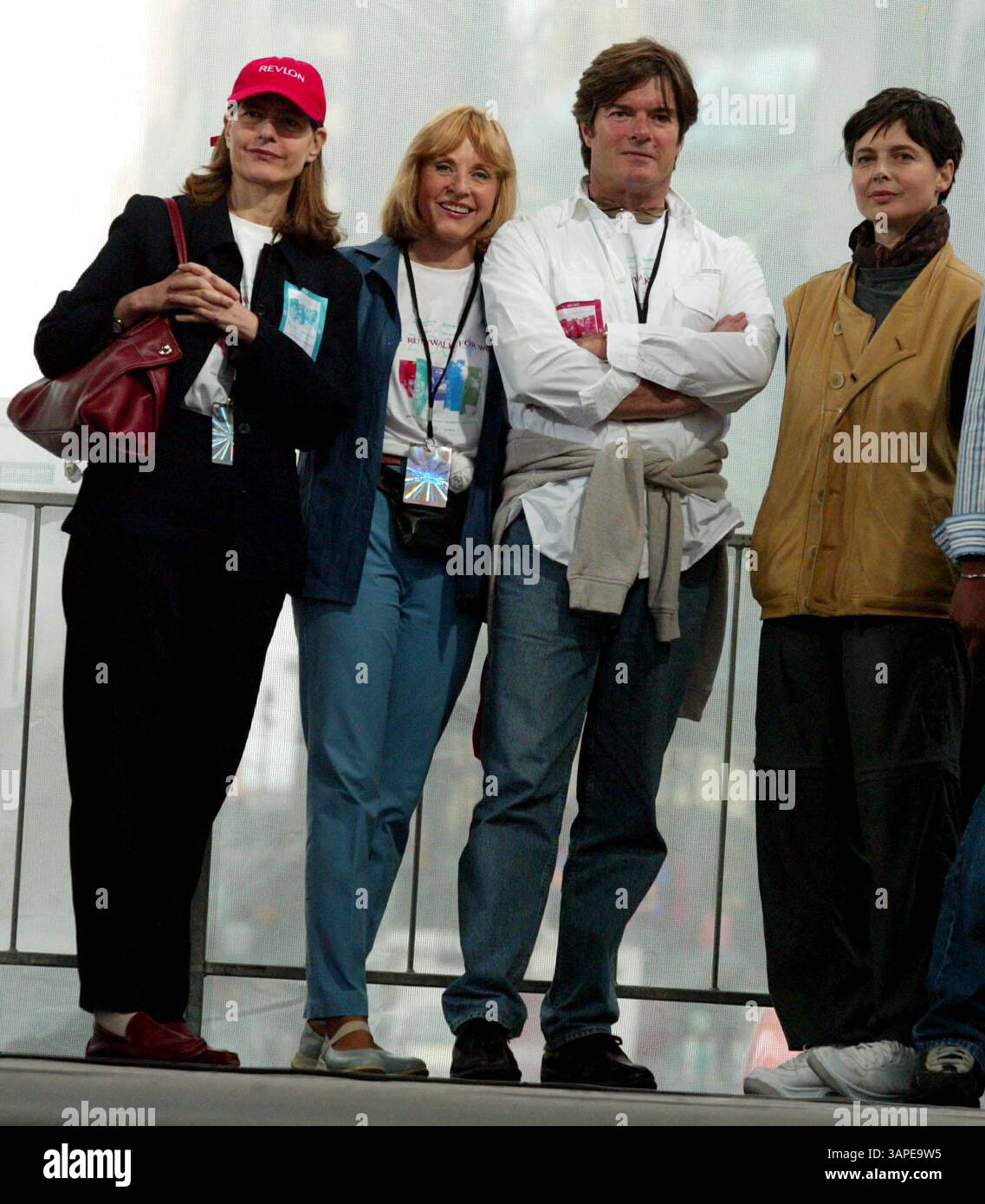 1ER JANVIER 2011 - NEW YORK, NEW YORK, ÉTATS-UNIS - INGRID ROSSELLINI, PIA LINDSTROM, ROBERTINO ROSSELLINI ET ISABELLA ROSSELLINI À LA 7E COURSE/MARCHE ANNUELLE REVLON POUR FEMMES À TIMES SQUARE À NEW YORK, NEW YORK, LE 1ER MAI 2004. / 2004..K36994HMC.(crédit image : © Henry McGee/Globe photos/ZUMAPRESS.com) Banque D'Images 1ER JANVIER 2011 - NEW YORK, NEW YORK, ÉTATS-UNIS - INGRID ROSSELLINI, PIA LINDSTROM, ROBERTINO ROSSELLINI ET ISABELLA ROSSELLINI À LA 7E COURSE/MARCHE ANNUELLE REVLON POUR FEMMES À TIMES SQUARE À NEW YORK, NEW YORK, LE 1ER MAI 2004. / 2004..K36994HMC.(crédit image : © Henry McGee/Globe photos/ZUMAPRESS.com) Banque D'Images