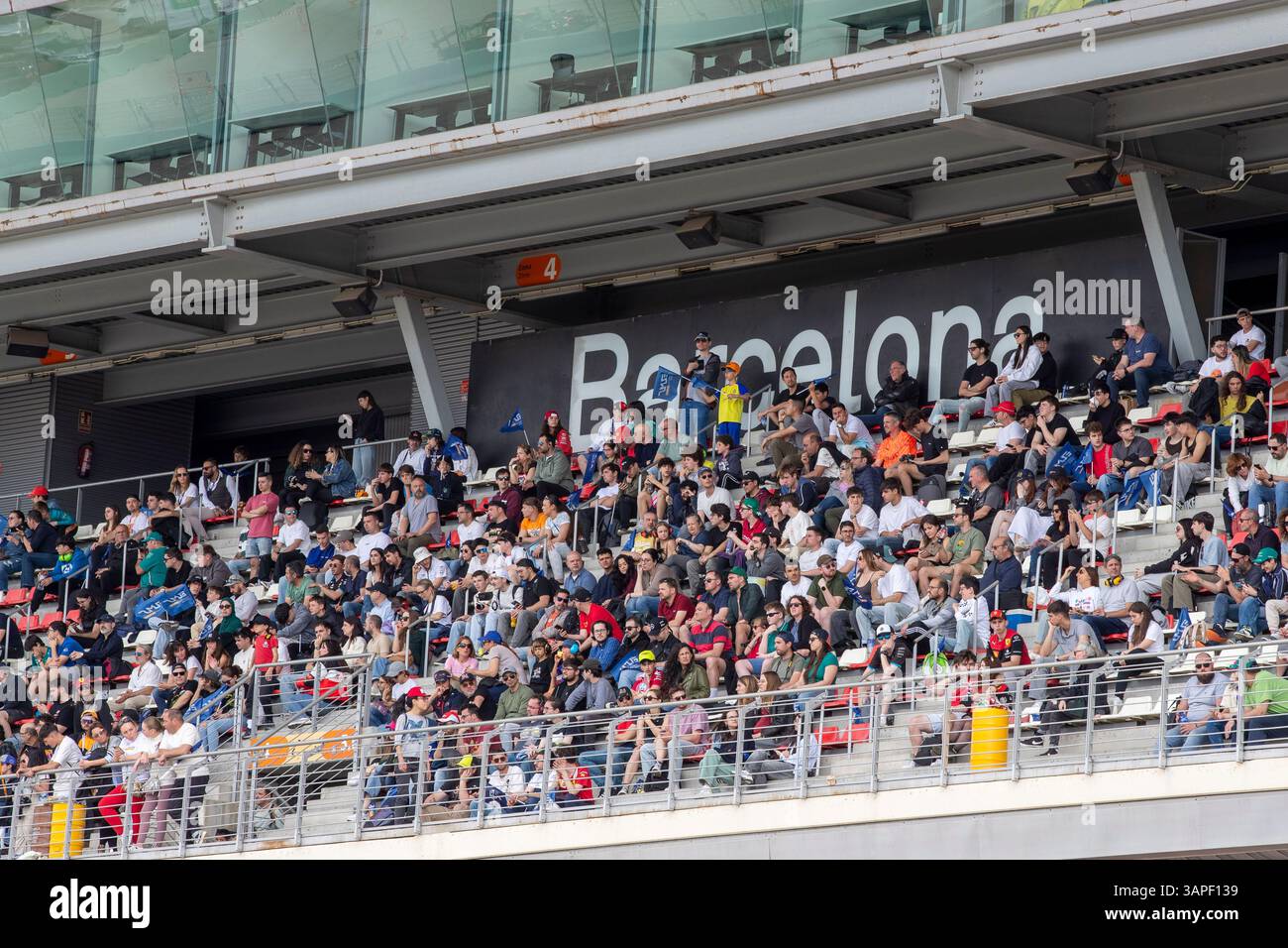 Ambiance , pendant les 4 heures de Barcelone, la première manche du Championnat ELMS 2025, sur le circuit Barcelone-Catalunya, du 4 au 6 avril 2025, en Espagne. - Photo Laurent Cartalade/Agence MPS crédit Agence MPS/Alamy Live News Banque D'Images
