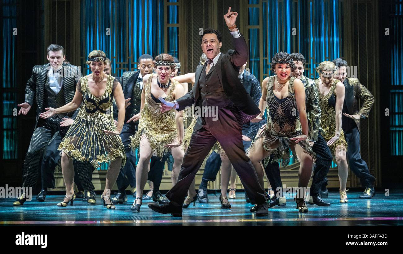 Londres, Royaume-Uni. 16 avril 2025. (C) Corbin Bleu dans le rôle de Nick Carraway lors d'un photocall pour The Great Gatsby, la nouvelle comédie musicale du London Coliseum. Le spectacle, réalisé par Marc Bruni et chorégraphié par Dominique Kelley, se déroule jusqu’au 7 septembre 2025. Credit : Stephen Chung / EMPICS / Alamy Live News Banque D'Images