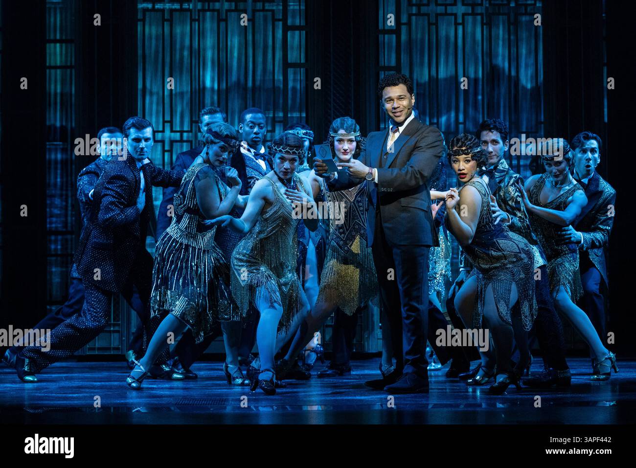 Londres, Royaume-Uni. 16 avril 2025. (C) Corbin Bleu dans le rôle de Nick Carraway lors d'un photocall pour The Great Gatsby, la nouvelle comédie musicale du London Coliseum. Le spectacle, réalisé par Marc Bruni et chorégraphié par Dominique Kelley, se déroule jusqu’au 7 septembre 2025. Credit : Stephen Chung / EMPICS / Alamy Live News Banque D'Images