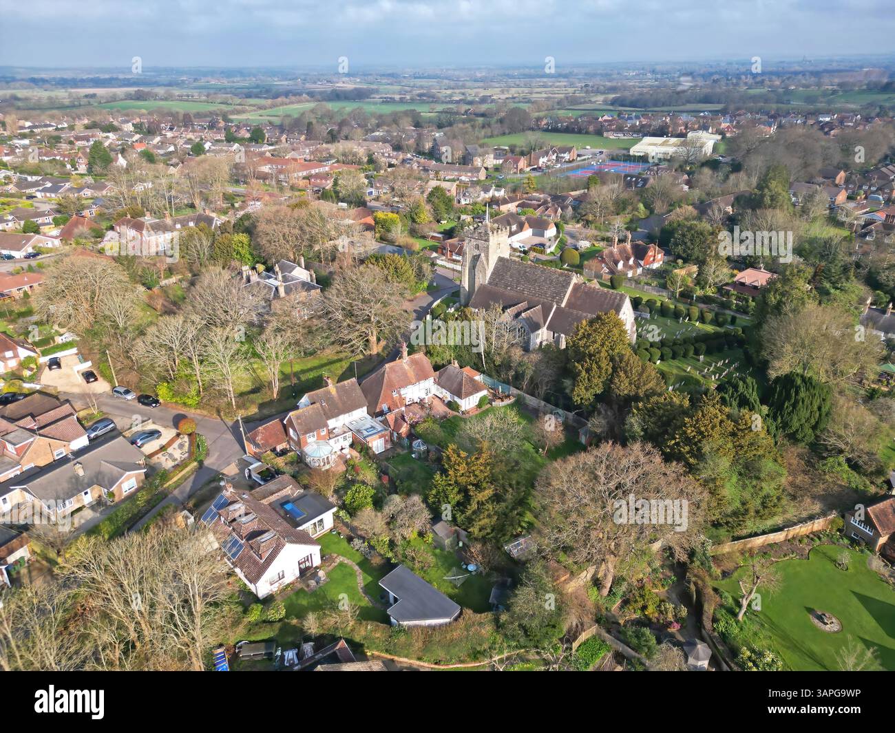vue aérienne de l'église henfield dans l'ouest du sussex. Datant de l'époque Tudor, le chantier naval avait 10 fosses de bronzage, mais maintenant il ne reste qu'une seule Banque D'Images