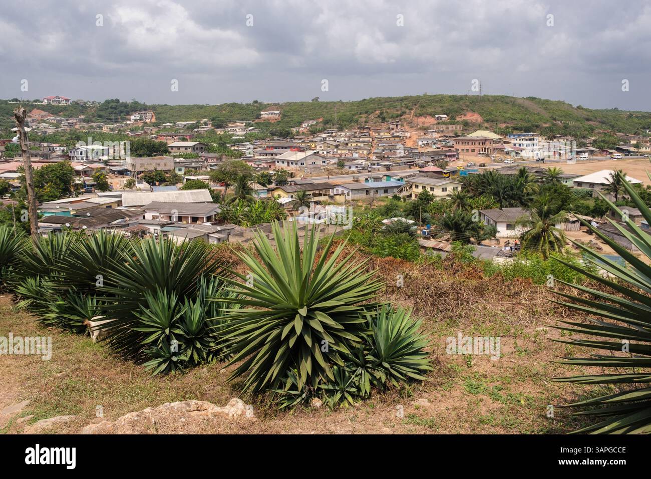 Ghana, vue d'Abandze depuis Fort Amsterdam, construit par les Anglais entre 1638 et 1645 sous le nom de Fort Cormantin. Maintenant sur la liste du patrimoine mondial. Banque D'Images