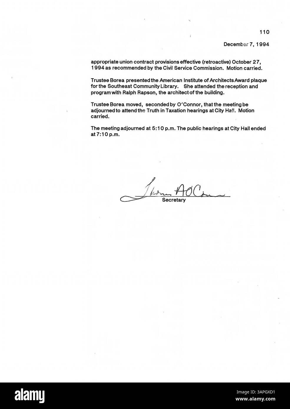 Le procès-verbal de la réunion de 1994 du conseil d'administration de la bibliothèque publique de Minneapolis comprend les décisions clés sur le financement, les révisions de politiques et l'élaboration de programmes de services dans le comté de Hennepin. Banque D'Images