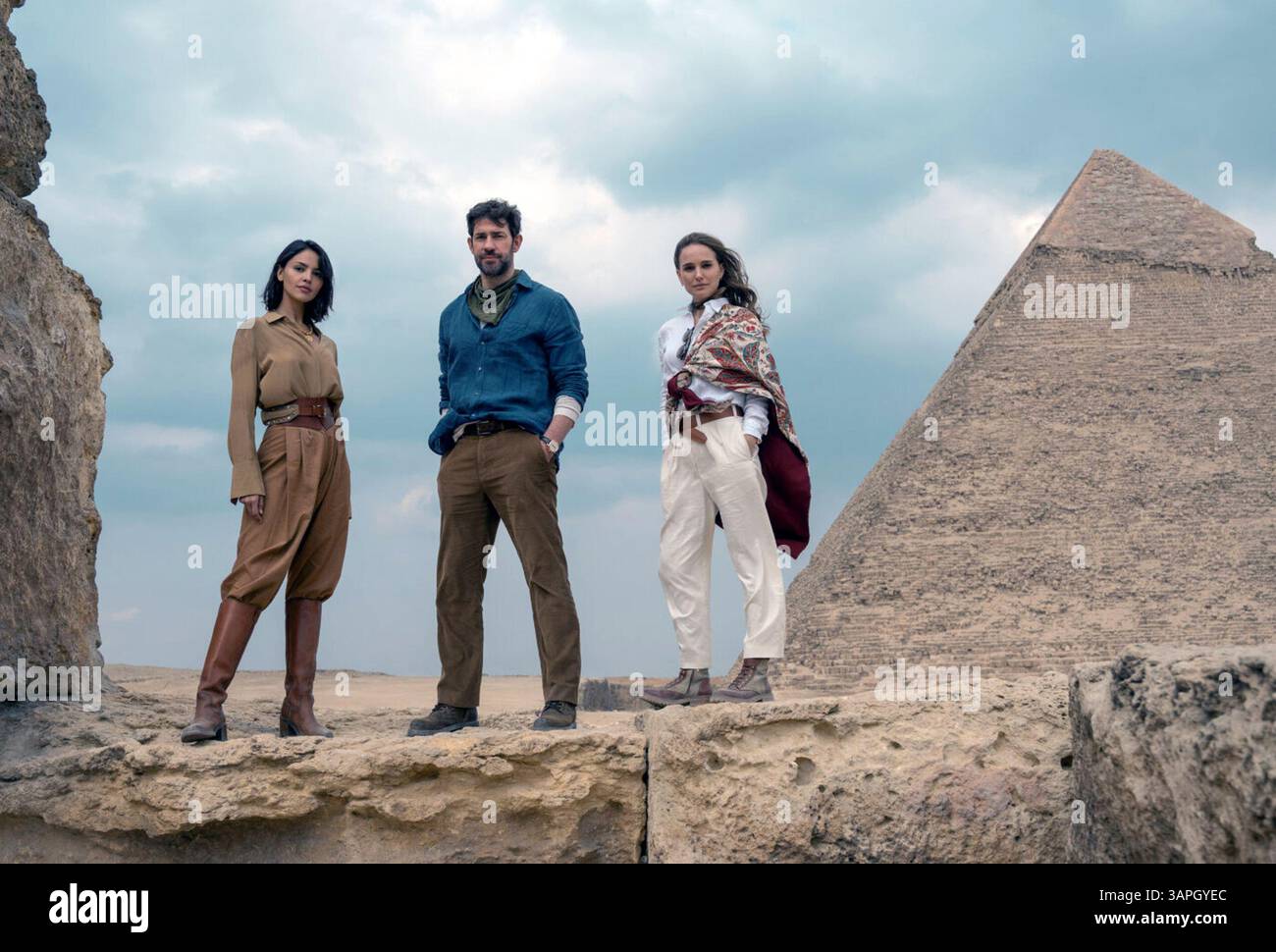 Fountain of Youth est un futur film d'aventure américain réalisé par Guy Ritchie et écrit par James Vanderbilt. Il met en vedette John Krasinski, Natalie Portman, Eiza González, Domhnall Gleeson, Carmen Ejogo, et Stanley Tucci. Banque D'Images