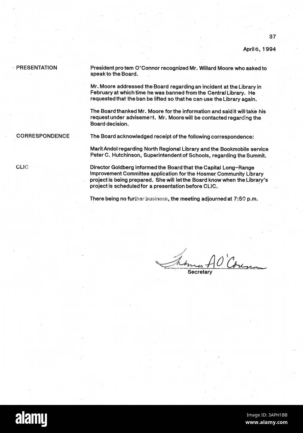 Les 1994 minutes du conseil d'administration de la Bibliothèque publique de Minneapolis comprennent des discussions, des décisions et des mesures concernant la gouvernance et les opérations de la bibliothèque pour l'année. Banque D'Images