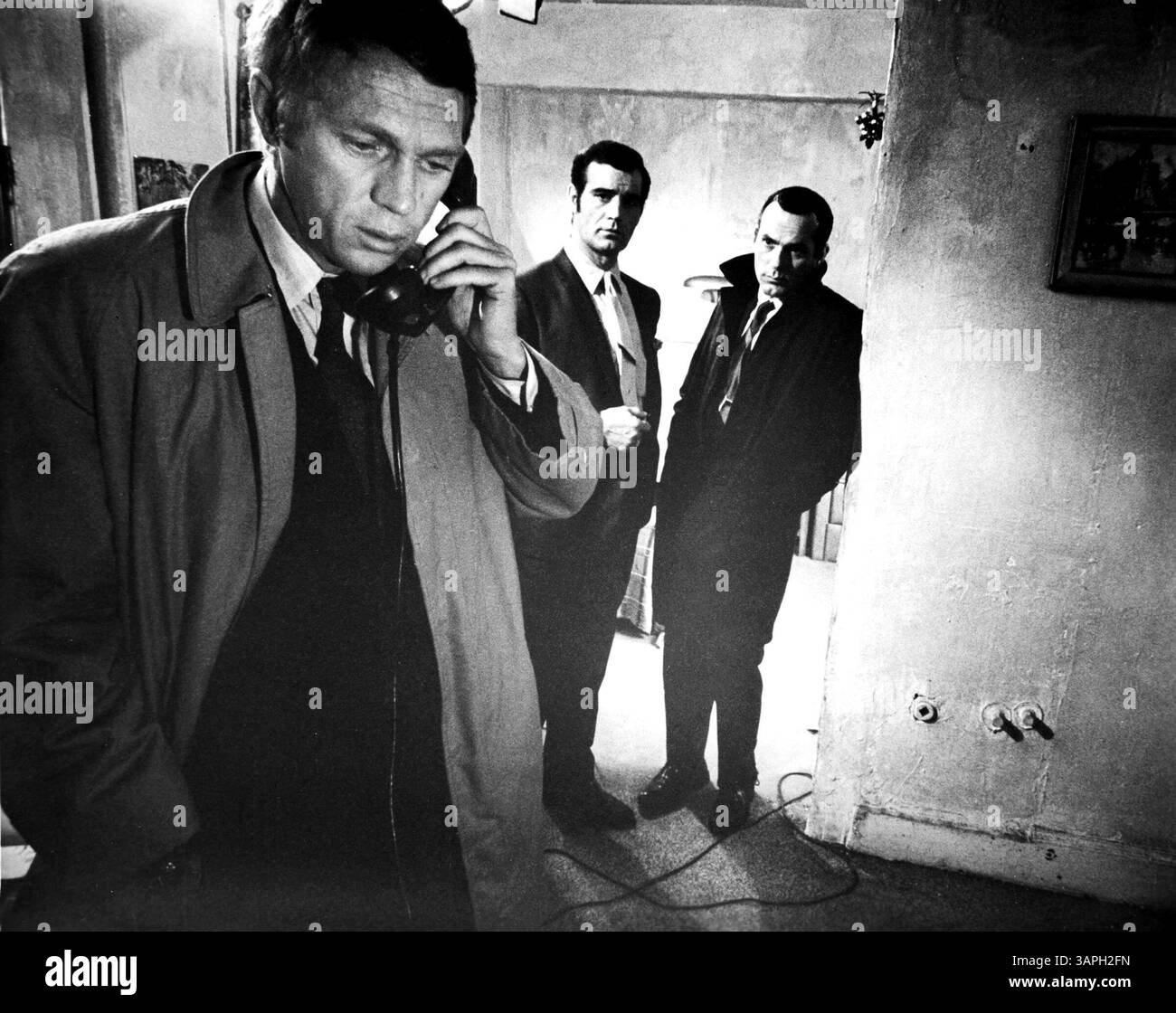 1 JANVIER 2011 - STEVE MCQUEEN (G) DANS ''BULLITT''.1968.#A11805ADH.Â©FOURNI PAR STEVEMCQUEENRETRO(crédit image : © Globe photos/ZUMAPRESS.com) Banque D'Images