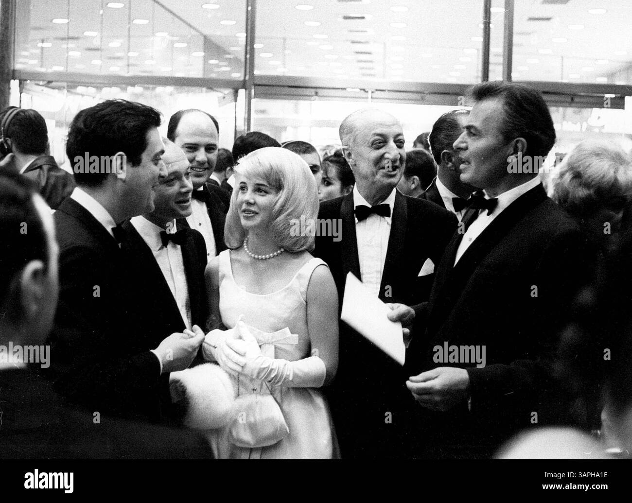 1ER JANVIER 2011 - STANLEY KUBRICK (RÉALISATEUR) AVEC JAMES B. HARRIS (PRODUCTEUR), SUE LYON ET JAMES MASON. â© STAGER-(crédit image : © Globe photos/ZUMAPRESS.com) Banque D'Images