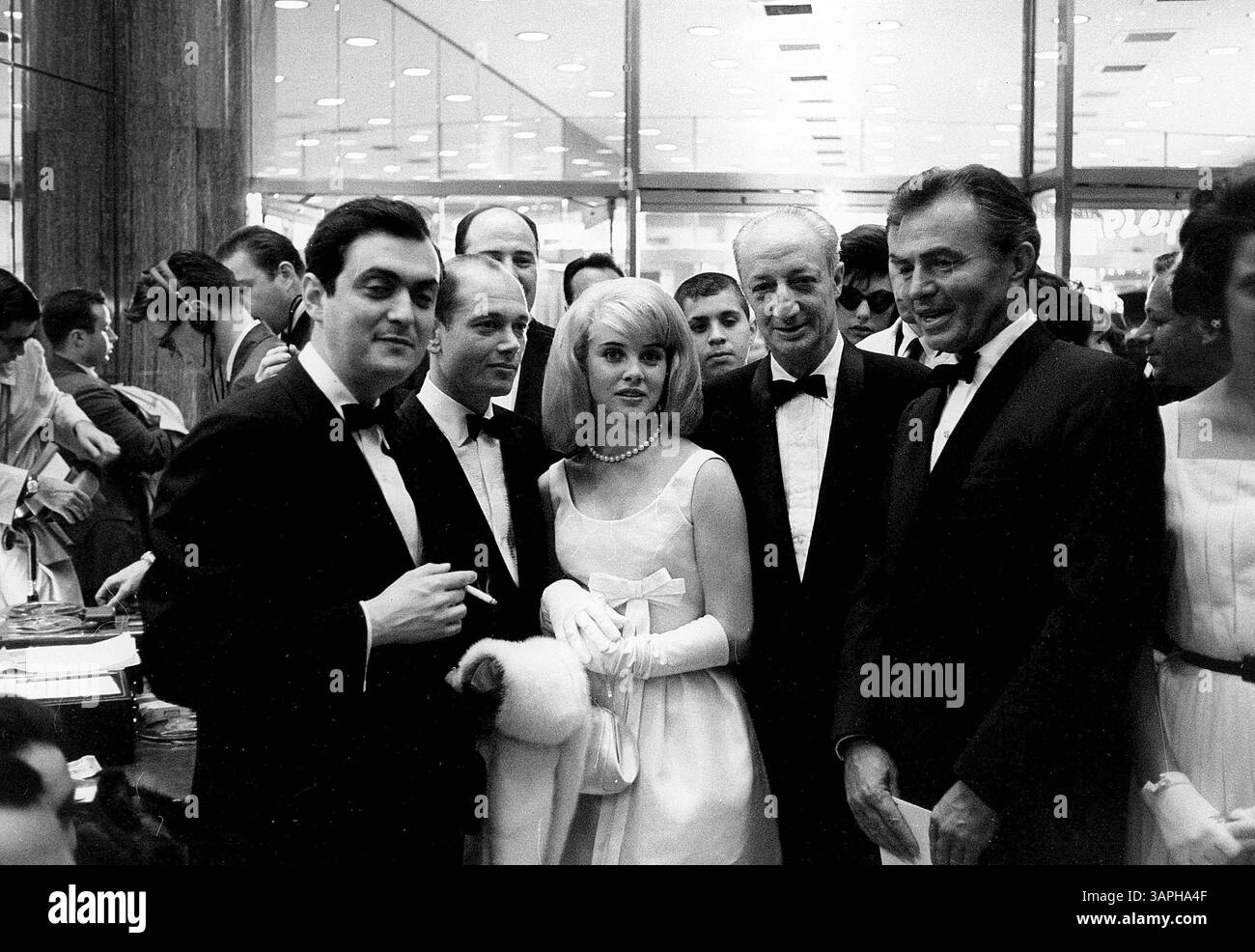 1ER JANVIER 2011 - STANLEY KUBRICK (RÉALISATEUR) AVEC JAMES B. HARRIS (PRODUCTEUR), SUE LYON ET JAMES MASON. â© STAGER-(crédit image : © Globe photos/ZUMAPRESS.com) Banque D'Images