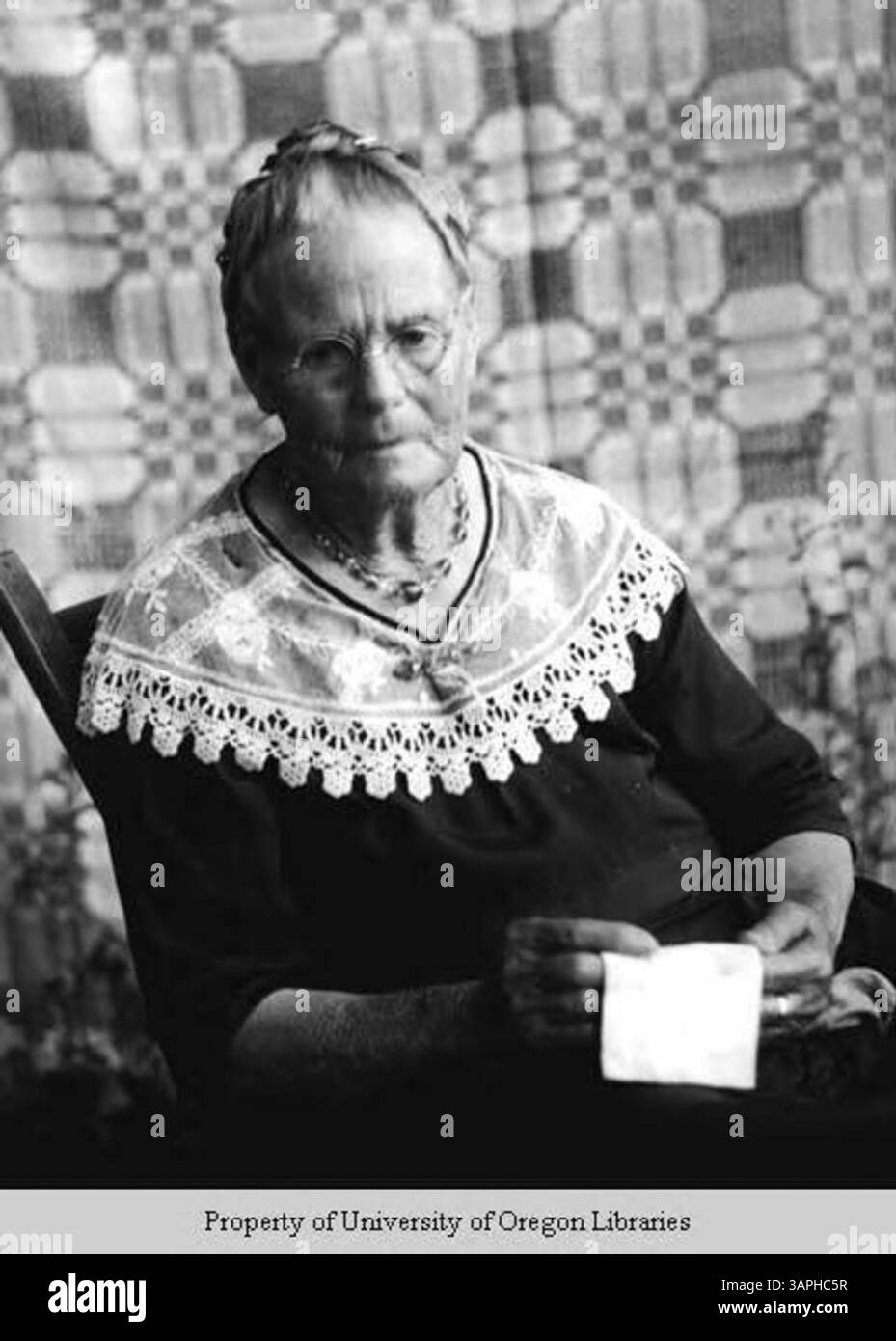 Cette photographie de la collection Doris Ulmann montre une femme âgée, qui fait partie des archives des bibliothèques de l'Université de l'Oregon. Banque D'Images