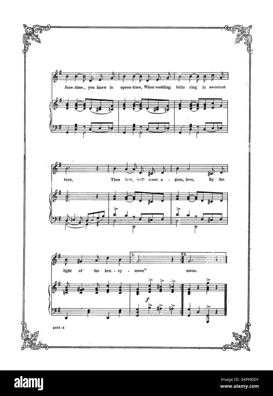 La couverture de la chanson 'By the light of the Honeymoon' comporte une bordure aux coins ornés. La chanson est décrite comme 'The Latest Broadway Craze' et a été chantée par Maud Lambert dans 'The Babes and the Baron', réalisé par John C. Fisher. La couverture arrière comprend un extrait de After They Gathering the Hay de S.R. Henry et J.J. Walker. Numéro de plaque : 4867. Banque D'Images