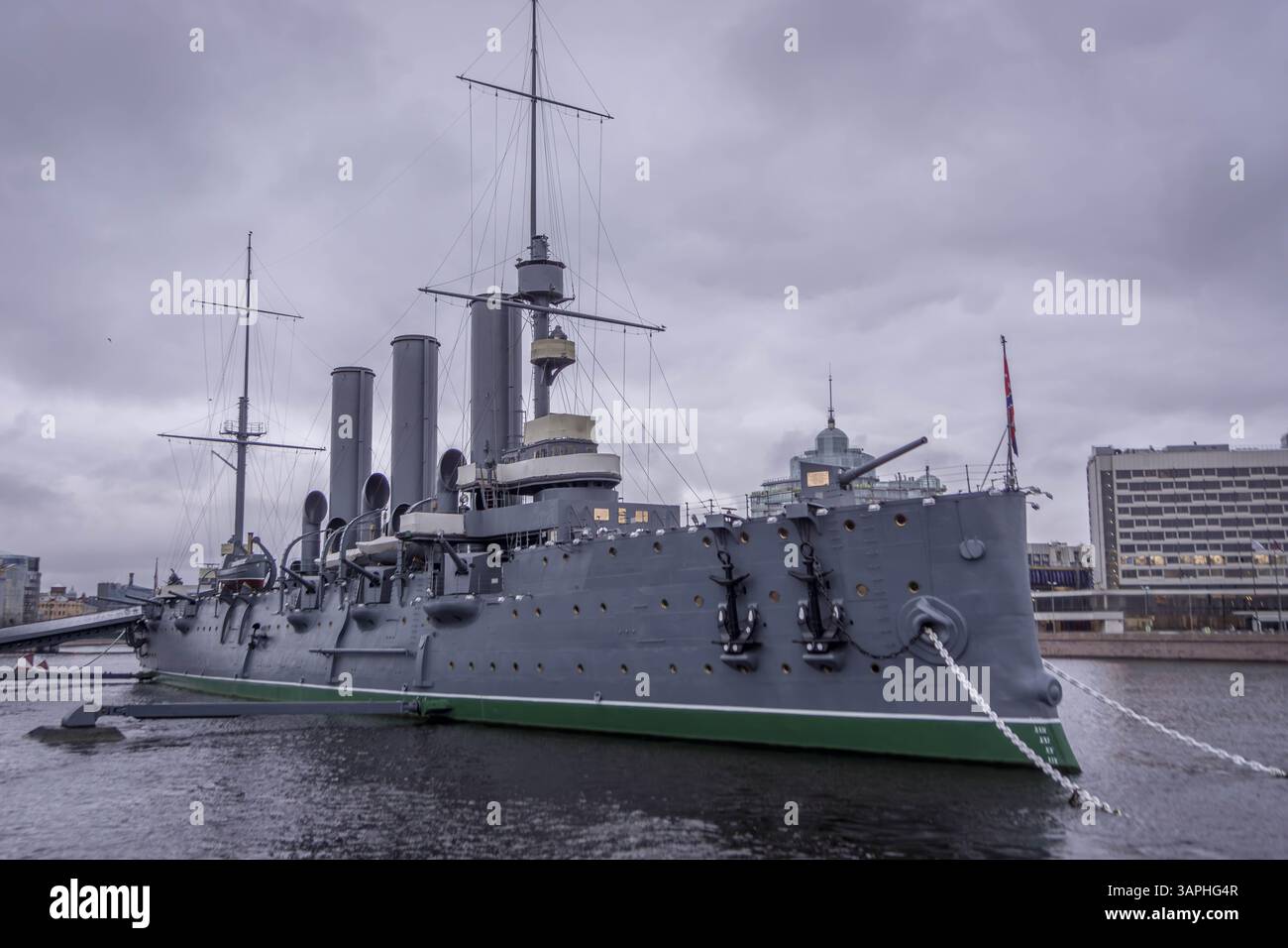 Le croiseur Aurora, navire clé de l'histoire navale russe et de la Révolution de 1917, repose sur la rivière Neva à Saint-Pétersbourg. Banque D'Images