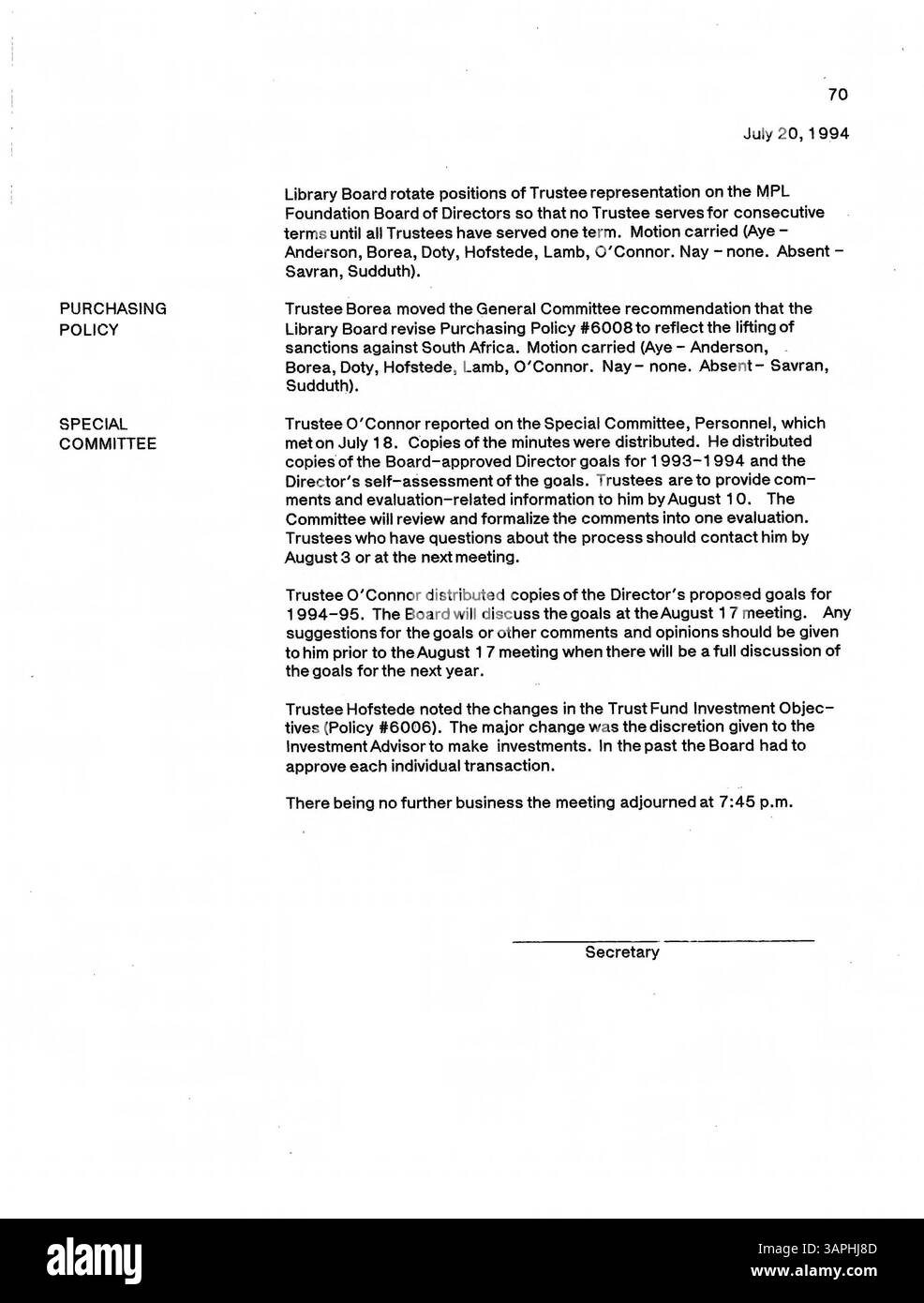 Les procès-verbaux de réunion de 1994 du conseil d'administration de la Bibliothèque publique de Minneapolis détaillent les discussions, les décisions et les mesures prises lors des réunions du conseil tout au long de l'année. Ces procès-verbaux servent de compte rendu officiel de la gouvernance et des politiques des bibliothèques pour l'année. Banque D'Images