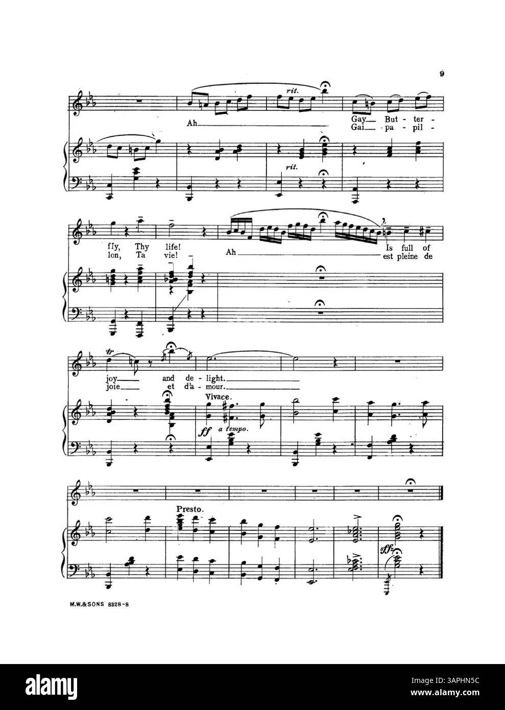 Partition pour 'Gay Butterfly' avec le numéro de plaque 8828. La reprise comprend la chanson The Farrar Waltz Song chantée par Miss Geraldine Farrar. La couverture arrière est une grande publicité pour la chanson Somebody Loves You Dear d'Annie Andros Hawley. La traduction française de Marie Madeleine Suck apparaît à la page 2. Banque D'Images