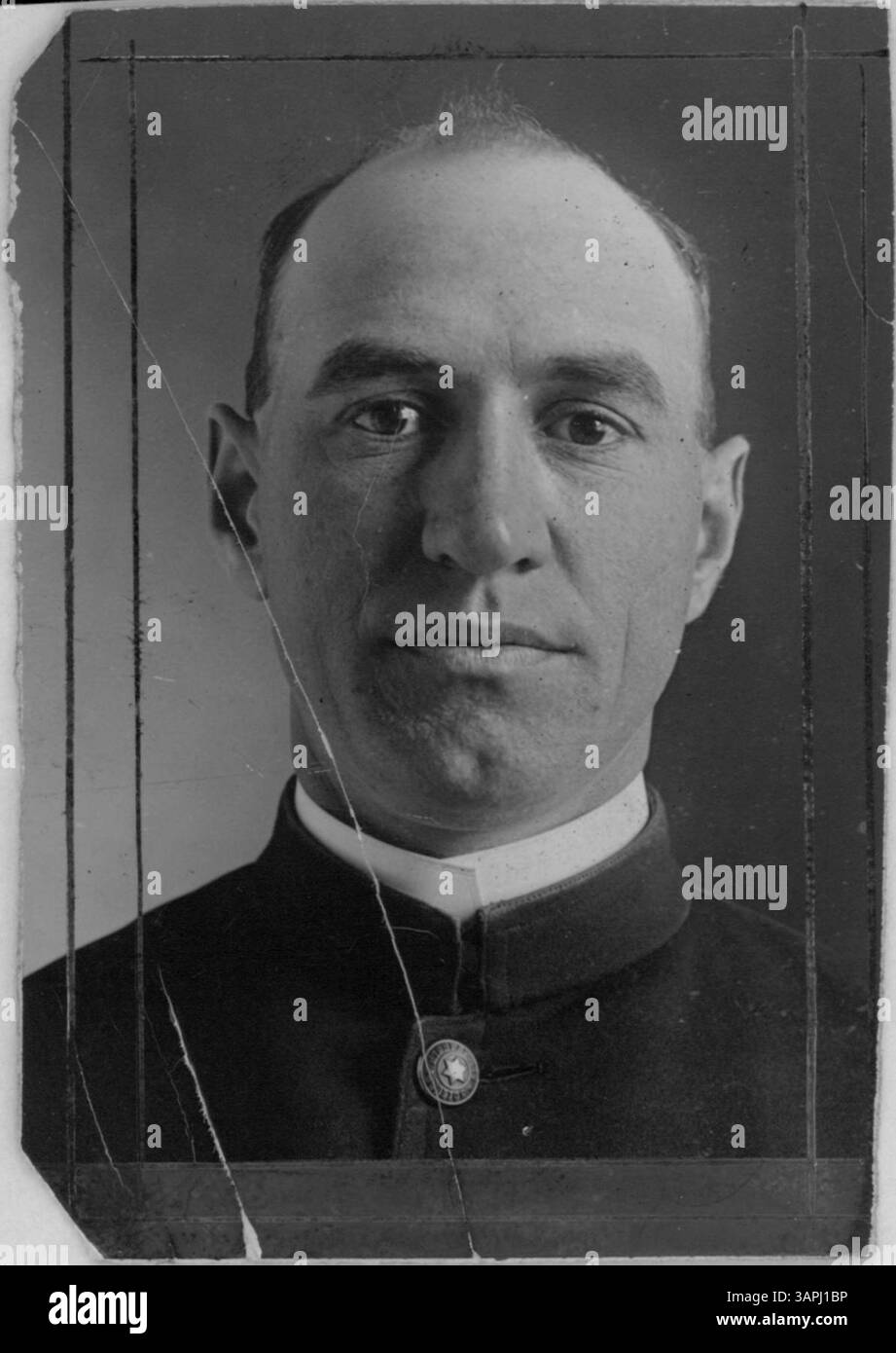 Frank Forestal a été agent de la circulation, responsable de la gestion de la circulation et de la sécurité publique sur les routes. Son rôle a joué un rôle important dans les opérations quotidiennes de contrôle de la circulation urbaine. Banque D'Images