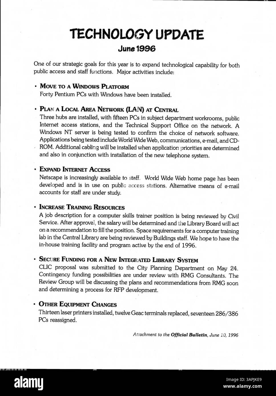 Cette édition du Bulletin officiel de la Bibliothèque publique de Minneapolis de 1996 offre des informations et des avis opportuns pour le personnel de la bibliothèque concernant les mises à jour de la politique, les opérations de la bibliothèque et les réunions à venir du personnel. Banque D'Images