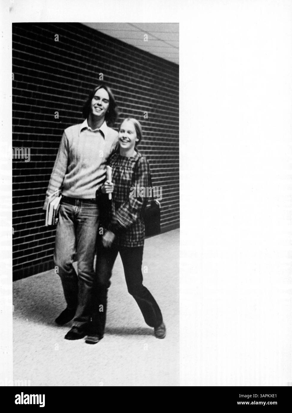 Pirate volume 2 : Imagine, l'annuaire 1973 de Park Center High, met en lumière les expériences académiques, sportives et sociales des élèves au cours de l'année scolaire 1972-1973/09. Banque D'Images