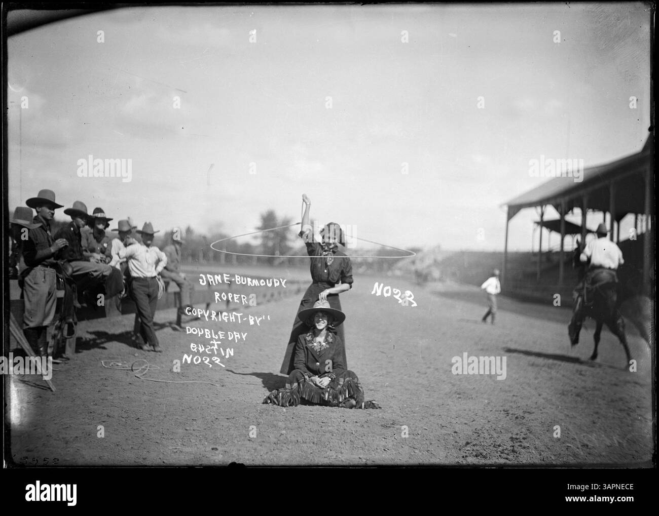 Photographie de Jane Bermudy jouant un tour de corde, de la collection Lee Moorhouse. Banque D'Images