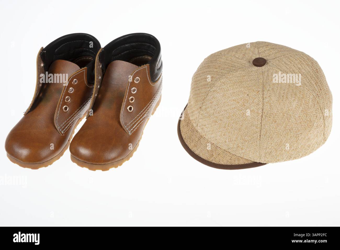 La poupée 'Peter Playpal' de Ideal Toy Corporation est une figurine en vinyle conçue pour correspondre à la taille d'un enfant de trois ans. Conçu comme un compagnon pour les enfants, il faisait partie d'une série populaire de poupées qui encourageaient le jeu interactif. La poupée a été achetée par Rosie Jones à l'âge adulte, après qu'elle l'a vue dans une vitrine de magasin et l'a trouvée mignonne. Banque D'Images