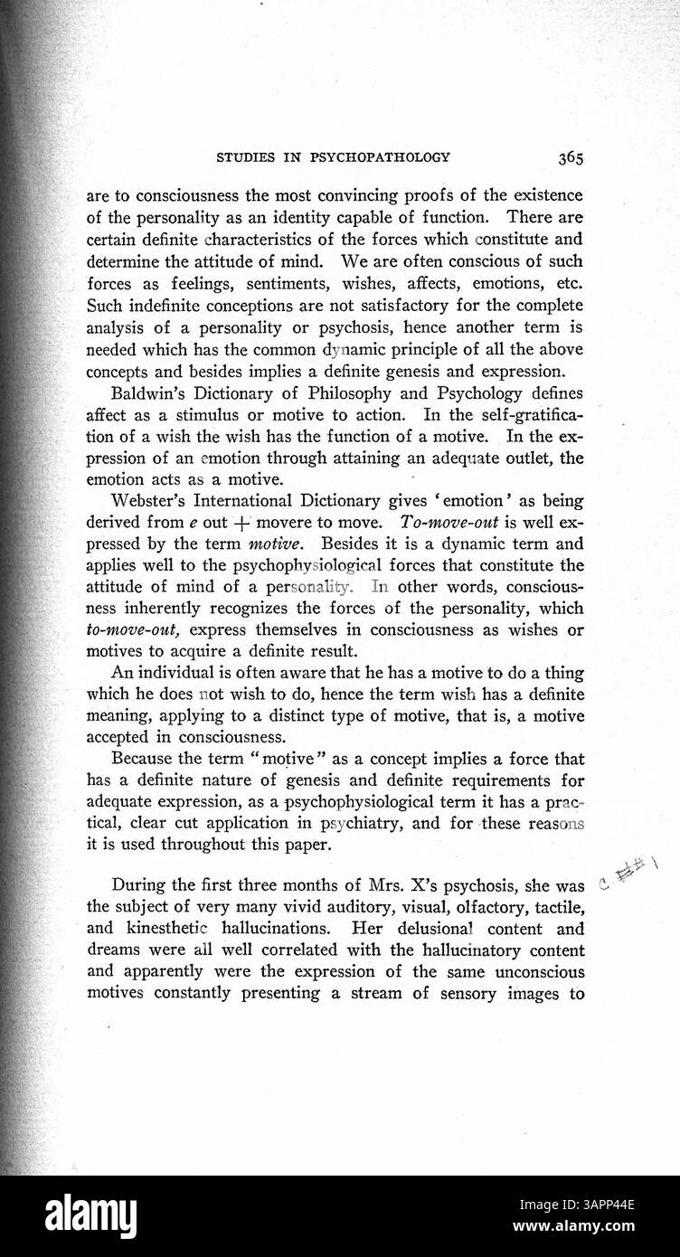 Cette étude examine le parcours de santé mentale de MRS X, en se concentrant sur son état dissociatif après la mort de son mari. Il détaille ses expériences hallucinatoires et l'interprétation de ses pensées comme motivées par des facteurs sexuels ou sociaux. Banque D'Images