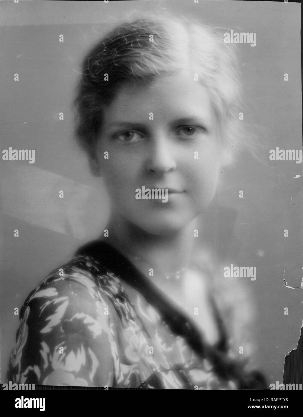 Margaret White était membre de la sororité Alpha Delta Pi, une importante organisation de femmes connue pour son engagement communautaire, ses activités sociales et son soutien académique. Banque D'Images