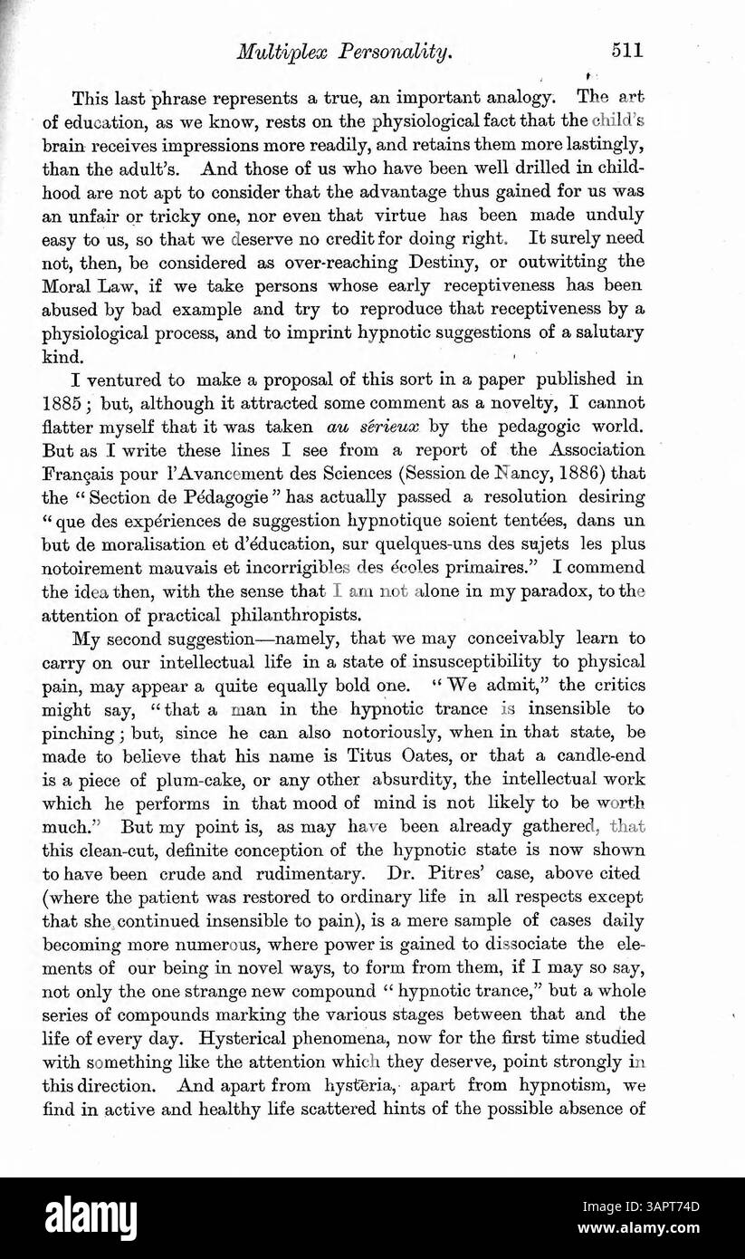 L'étude de la personnalité multiplex du Dr Myers met en évidence les cas contrastés de Louis V., dont la personnalité s'est déplacée entre deux états après une effroi, et de Felidia X., dont la seconde personnalité a été déclenchée par l'hypnose. L'analyse pondère les implications morales par rapport à la base biologique de ces conditions. Banque D'Images