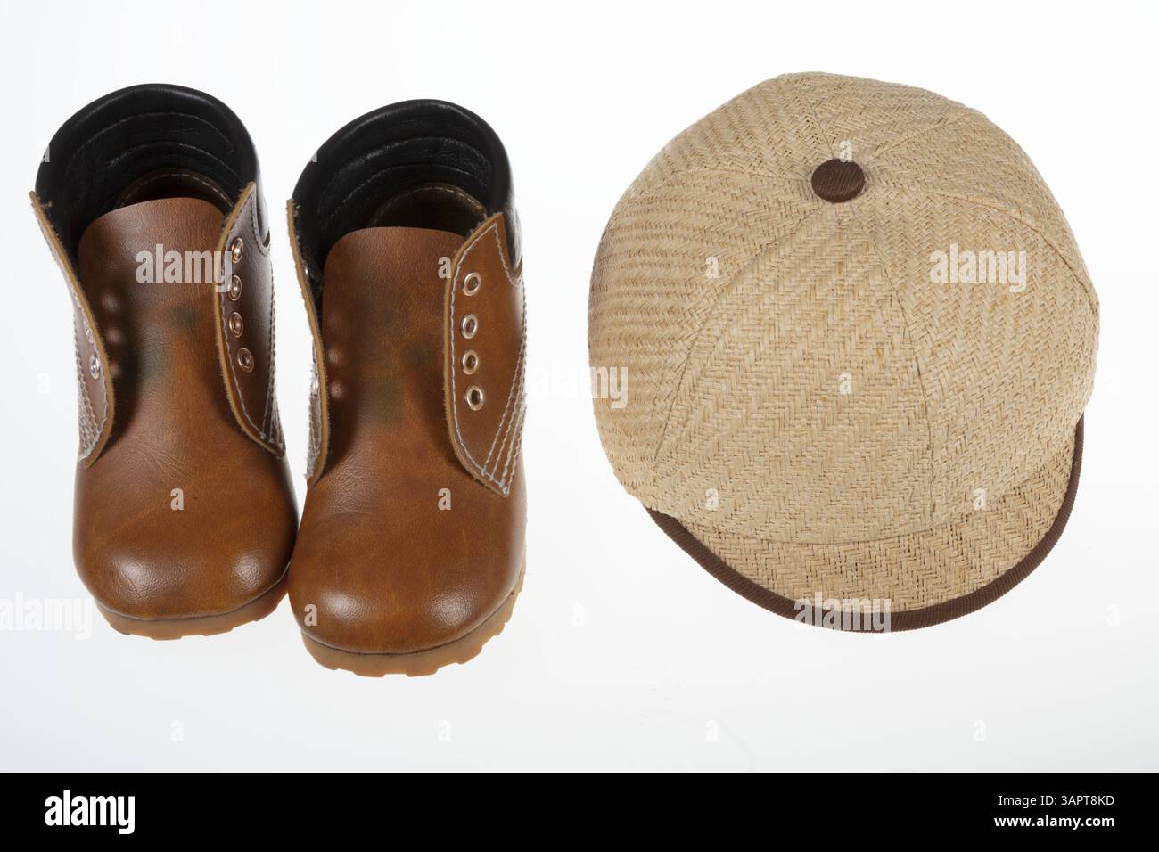 La poupée 'Peter Playpal', créée par Ideal Toy Corporation, est une poupée en vinyle conçue pour reproduire un enfant de trois ans. Conçues à l'origine pour être un « ami » pour les enfants, les poupées Playpal encourageaient le jeu interactif. Rosie Jones a acheté cette poupée à l'âge adulte après l'avoir repérée dans une vitrine de magasin et l'avoir trouvée charmante. Banque D'Images