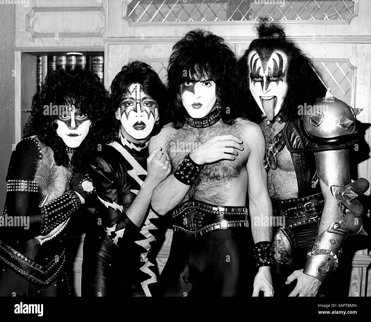 1 janvier 2011 - ERIC CARR , ACE FREHLEY , PAUL STANLEY , GENE SIMMONS ( KISS ) 12-1982.Â© UPPA-(image crédit : © Globe photos/ZUMAPRESS.com) Banque D'Images