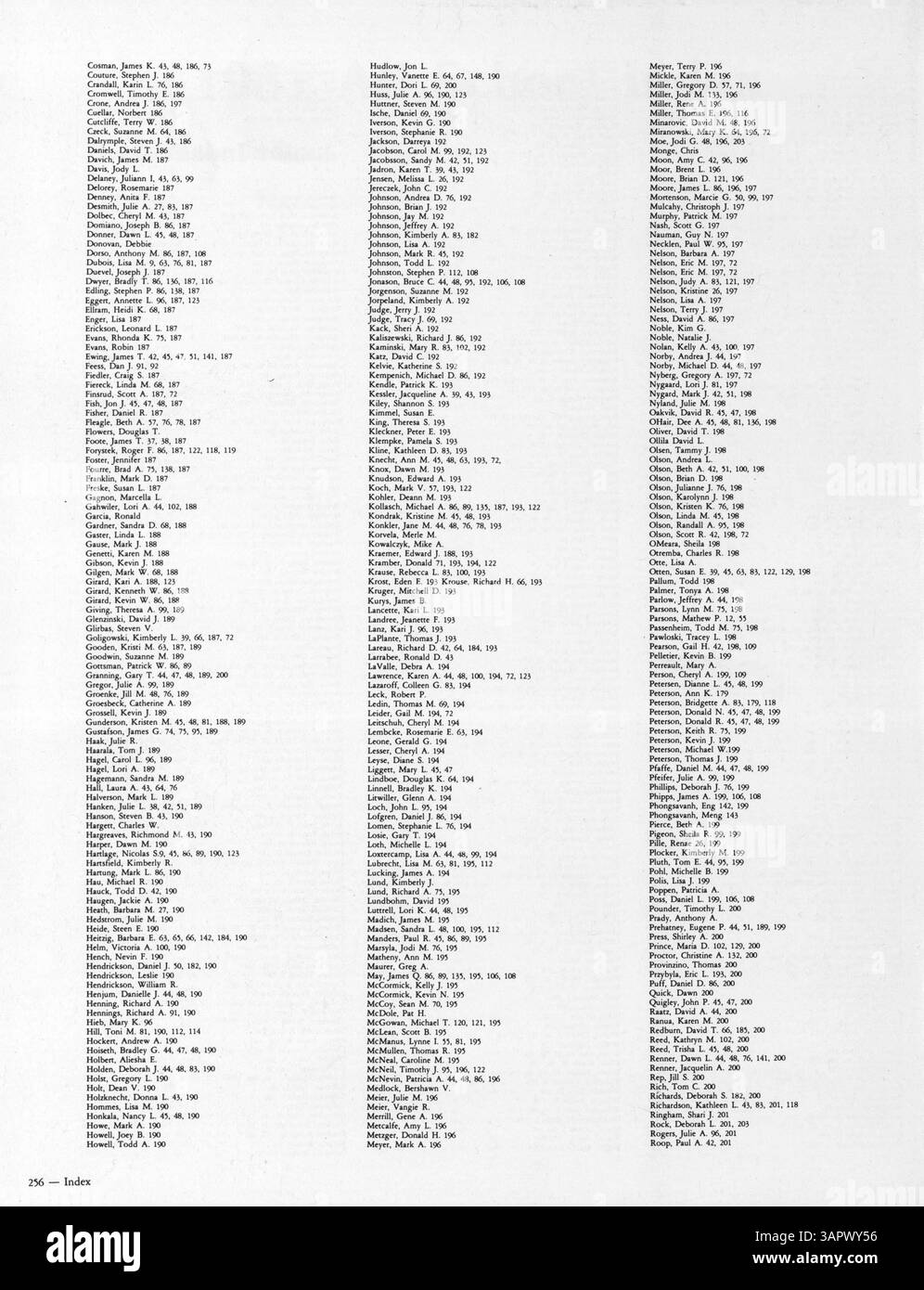 L'annuaire 1981 Park Center High capture l'essence de l'année scolaire, avec des faits saillants sur les sports, les réalisations académiques, les clubs étudiants et les événements sociaux. Banque D'Images