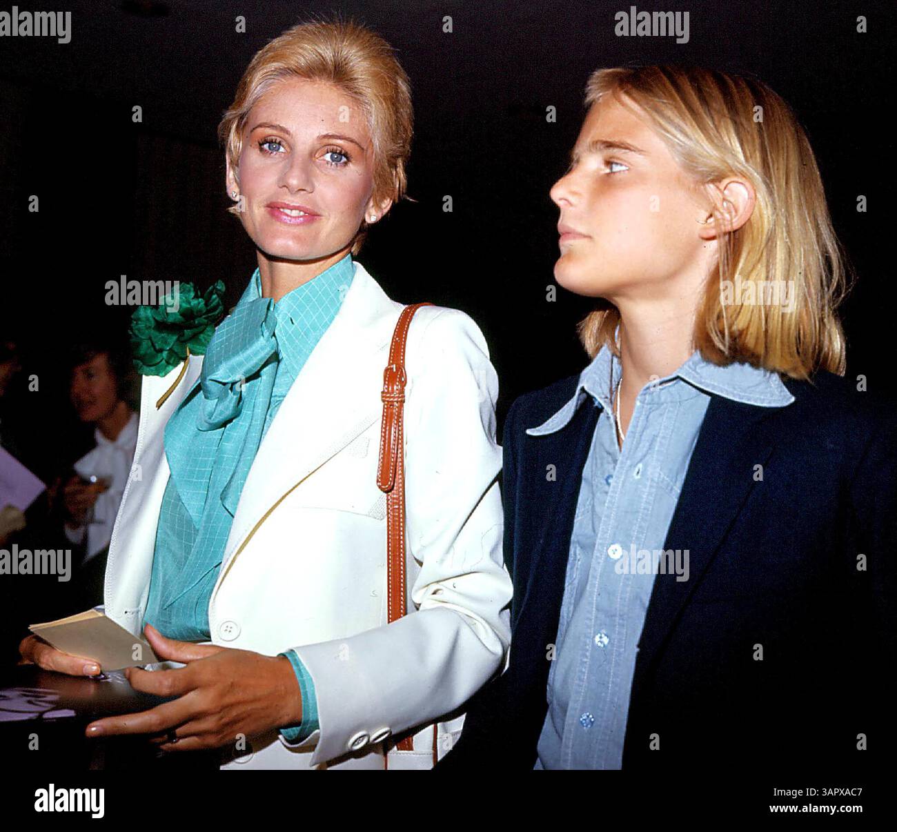 1 janvier 2011 - JILL IRELAND ET SON FILS VALENTINE.G4231.Â©NATE CUTLER/ OBIT(crédit image : © Globe photos/ZUMAPRESS.com) Banque D'Images