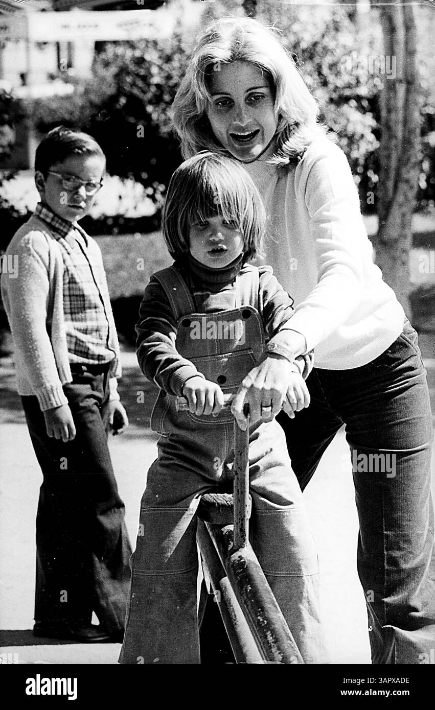 1ER JANVIER 2011 - JILL IRELAND ET DTR. ZULIEKA . â© OBIT(crédit image : © Globe photos/ZUMAPRESS.com) Banque D'Images