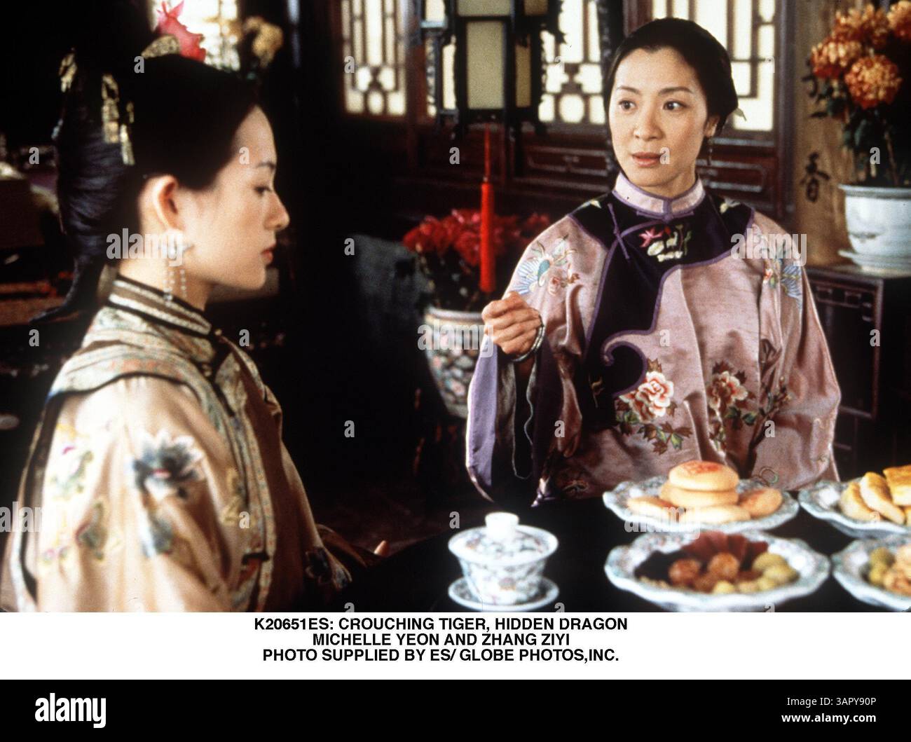 JANVIER 1, 2011 - K20651ES : TIGRE ACCROUPI, DRAGON CACHÉ. MICHELLE YEON ET ZHANG ZIYI. FOURNI PAR ES/(image de crédit : © Globe photos/ZUMAPRESS.com) Banque D'Images