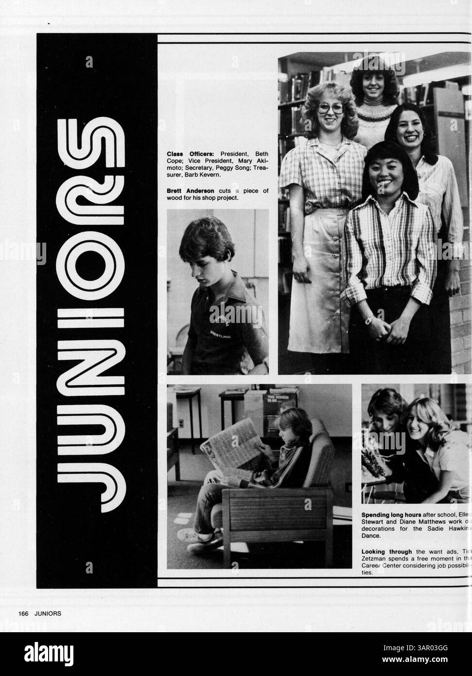 Le Lincoln High Yearbook 1981, Bear '81, présente des portraits d'étudiants, de professeurs et des événements sportifs et académiques de l'année scolaire 1980-1981-09, capturant l'essence de la vie scolaire. Banque D'Images
